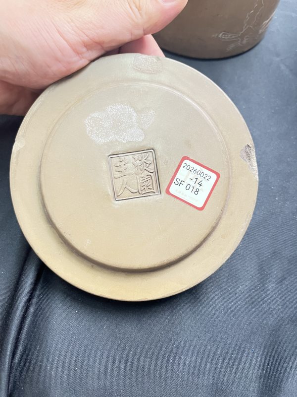 “淡园主人”澄泥花蝶纹蛐蛐罐一对 - 图4