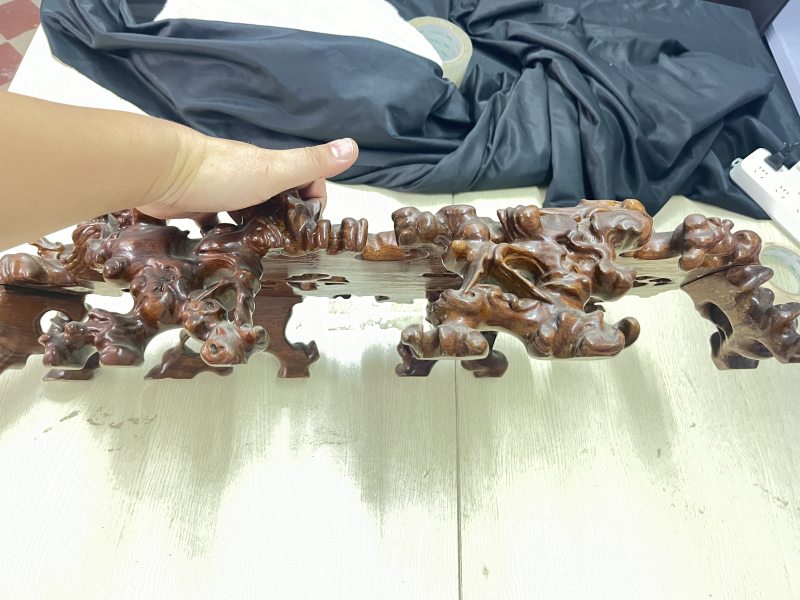 红木根雕随形器座 - 图5