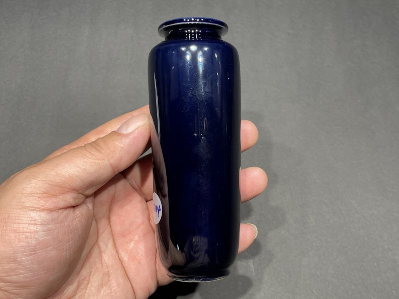 清雍正 茄皮紫小灯笼瓶 - 图2