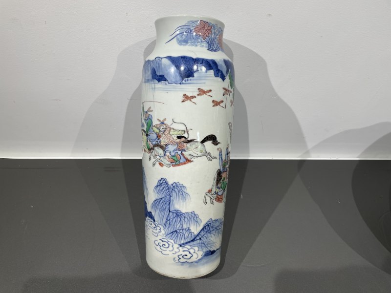 明崇祯 青花五彩狩猎图筒瓶 - 图5