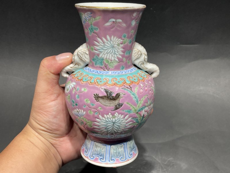 清光绪 宫粉地粉彩花鸟纹象耳尊一对 - 图11
