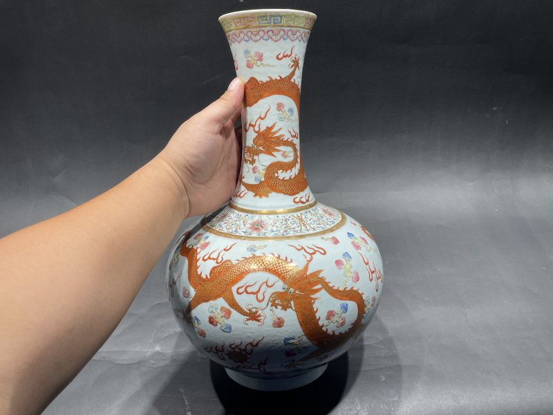 清光绪 粉彩云龙纹赏瓶 - 图2