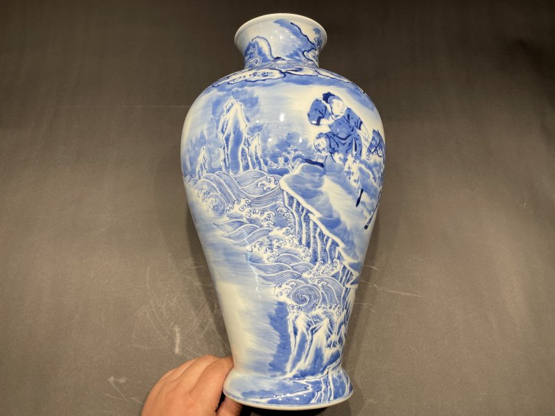 清宣统 青花踏雪寻梅梅瓶 - 图5