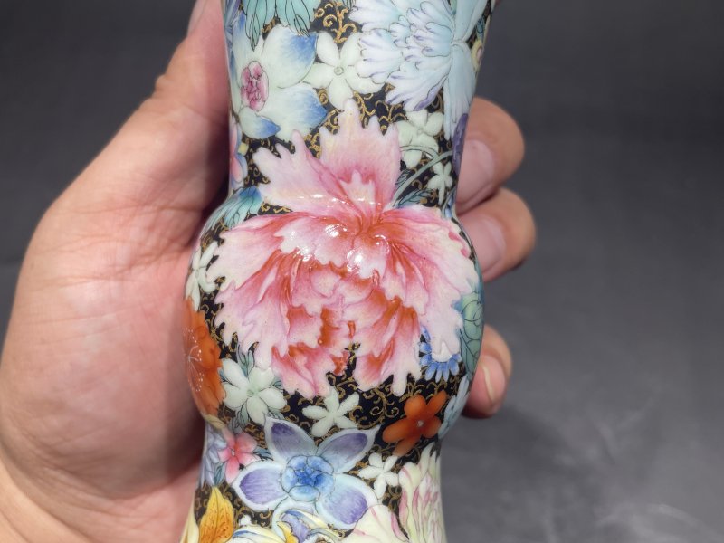 民国 墨地珐琅彩百花花觚一对 - 图18