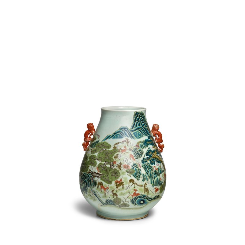 晚清 粉彩百鹿尊 | A FAMILLE-ROSE 'HUNDRED DEER' VASE
