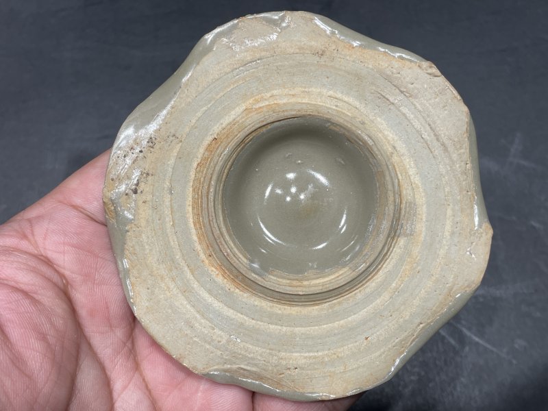 明 龙泉窑荷叶盖罐 - 图4