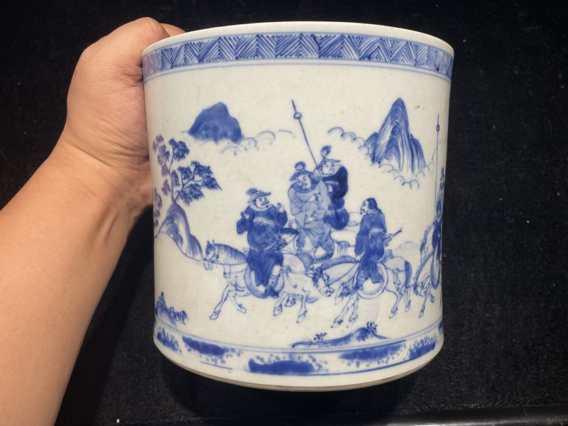清康熙 青花昭君出塞图笔筒 - 图2