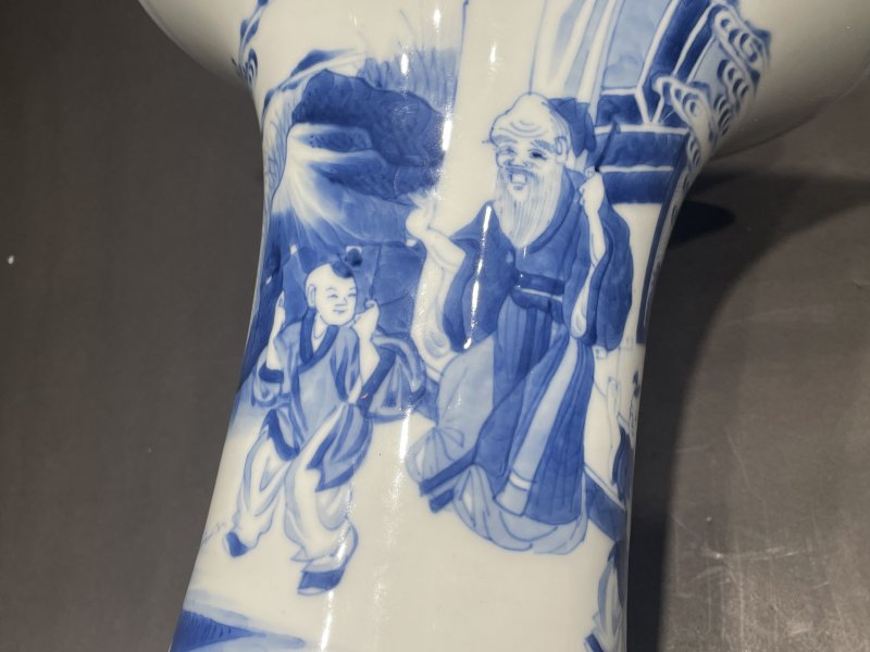 清康熙 青花鸳鸯绦人物故事图凤尾尊 - 图7
