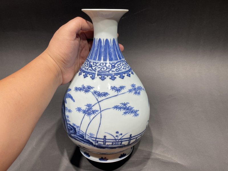 清乾隆 青花竹石芭蕉图玉壶春瓶 - 图3