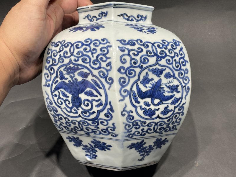 明万历 青花开光六方凤纹罐 - 图5