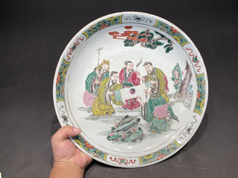 清雍正 粉彩五老观太极人物故事图盘 - 图3