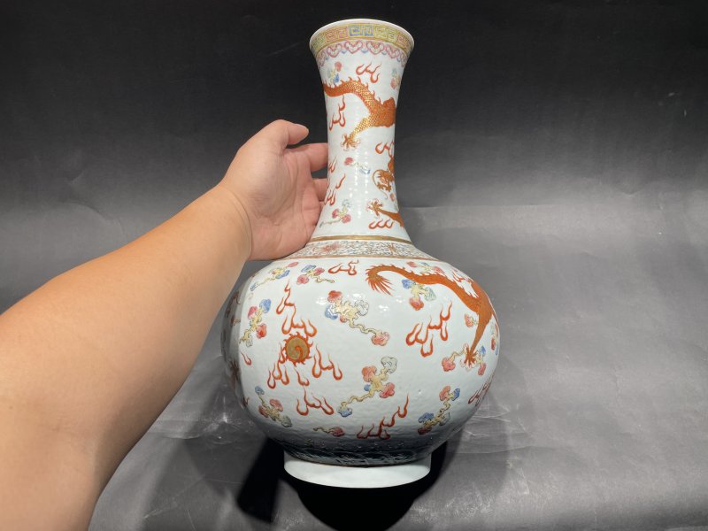 清光绪 粉彩云龙纹赏瓶 - 图5