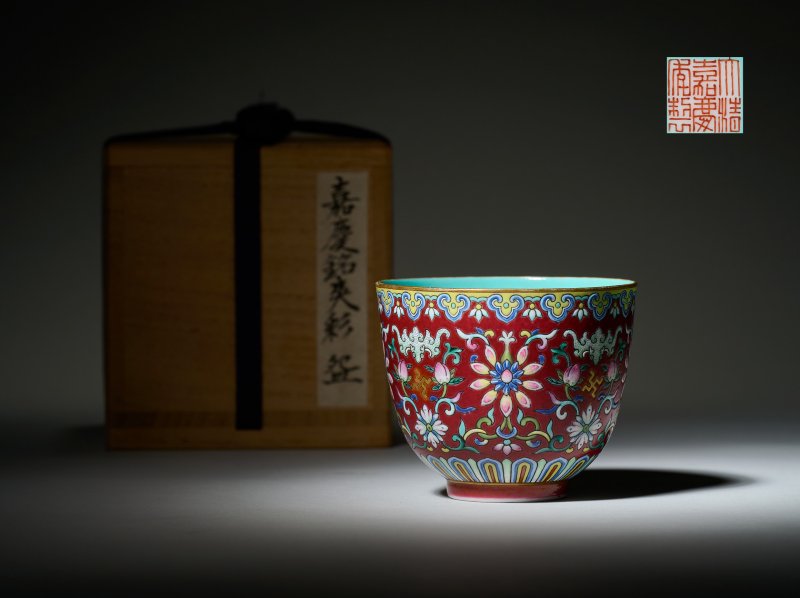 清嘉庆 胭脂地洋彩宝相花万寿纹茶圆