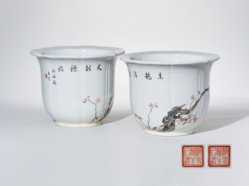 民国 粉彩折枝梅花花口花盆一对