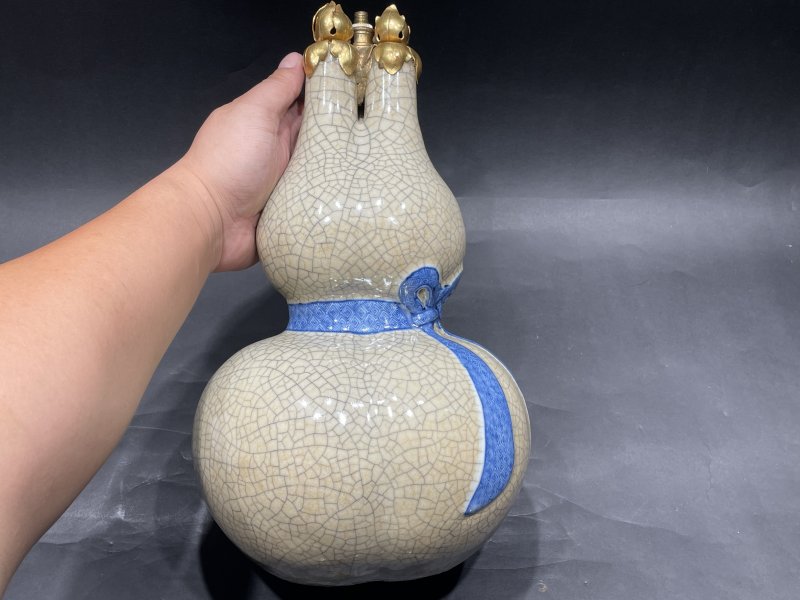 清道光 哥釉青花三孔包袱葫芦瓶 - 图6