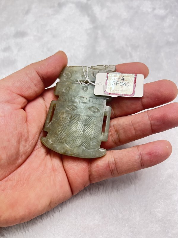 和田玉府上有龙纹佩 - 图8