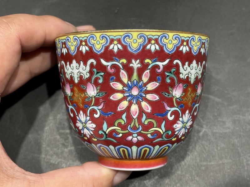 清嘉庆 胭脂地洋彩宝相花万寿纹茶圆 - 图2