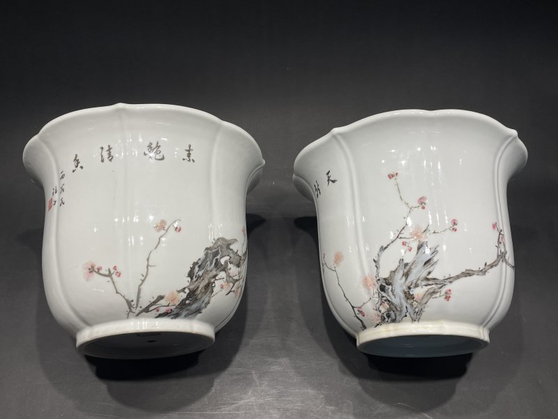 民国 粉彩折枝梅花花口花盆一对 - 图2