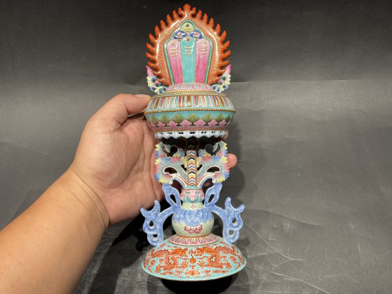 清乾隆 御制绿地洋彩描金八吉祥供器 - 图2