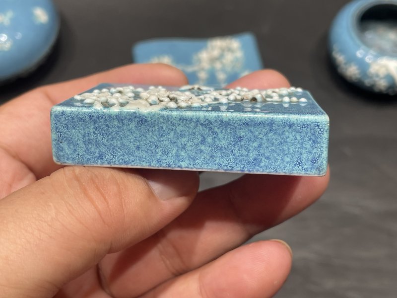 清中期 炉钧釉堆塑梅花文房一组6件 - 图9