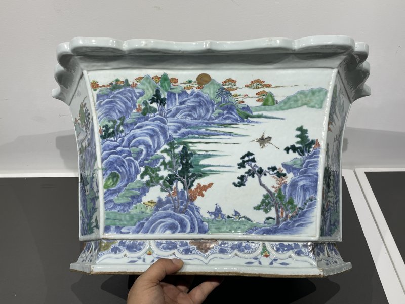 清康熙 斗彩山水人物六角棱口大花盆 - 图8