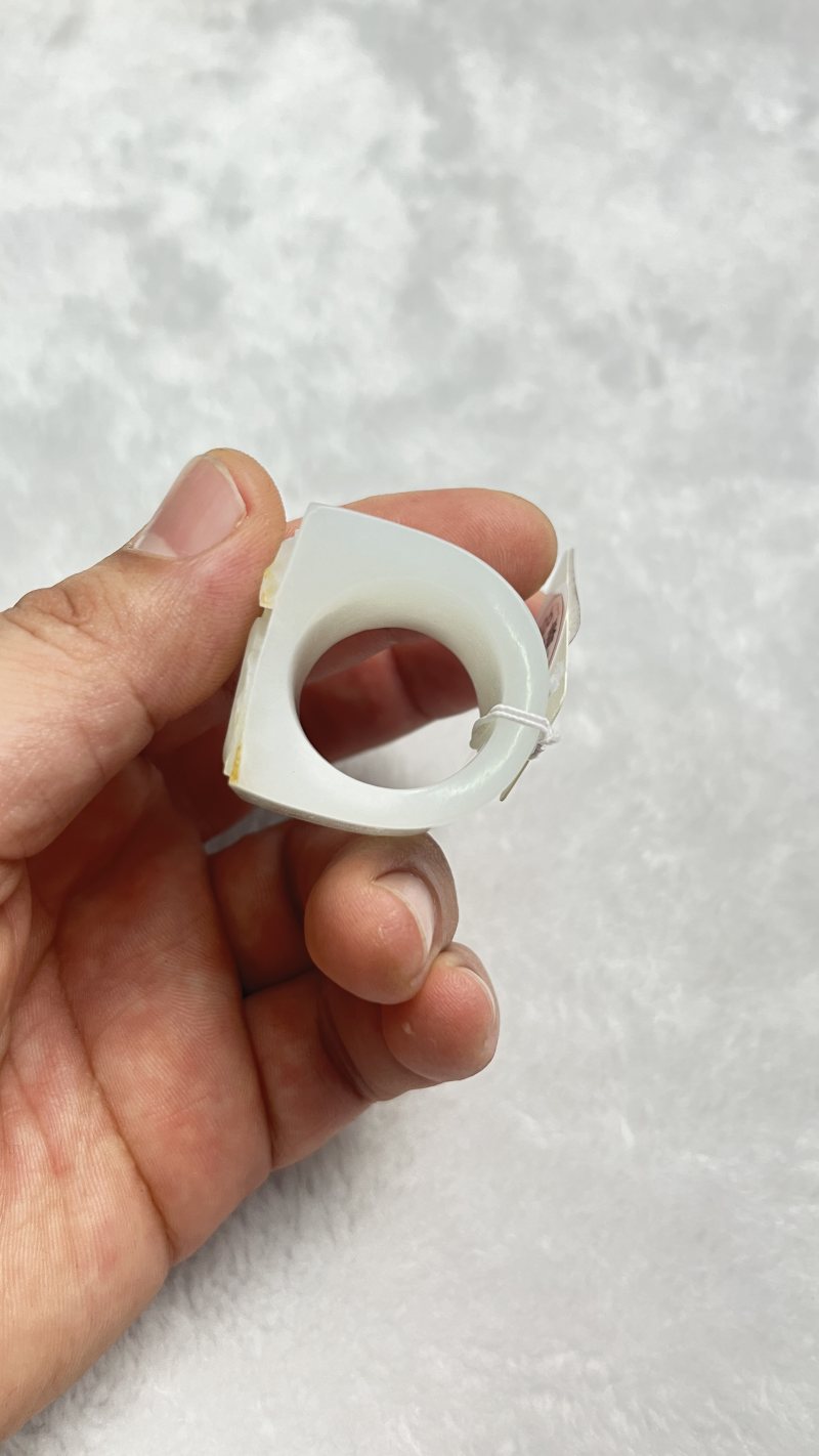 和田玉瓜果纹马鞍扳指 - 图5