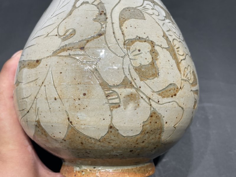 明 刻花山西玉壶春白底刻 - 图7