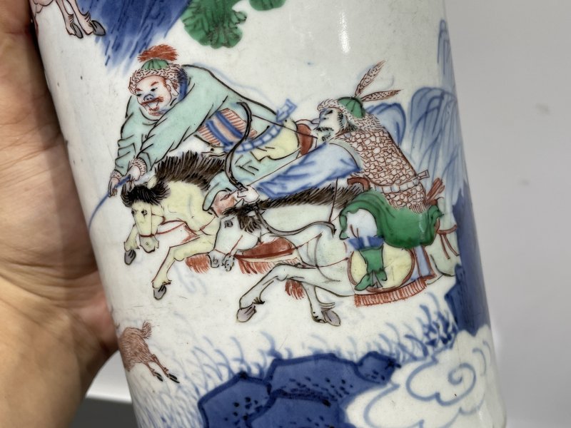 明崇祯 青花五彩狩猎图筒瓶 - 图10