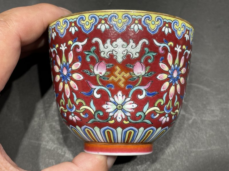 清嘉庆 胭脂地洋彩宝相花万寿纹茶圆 - 图3