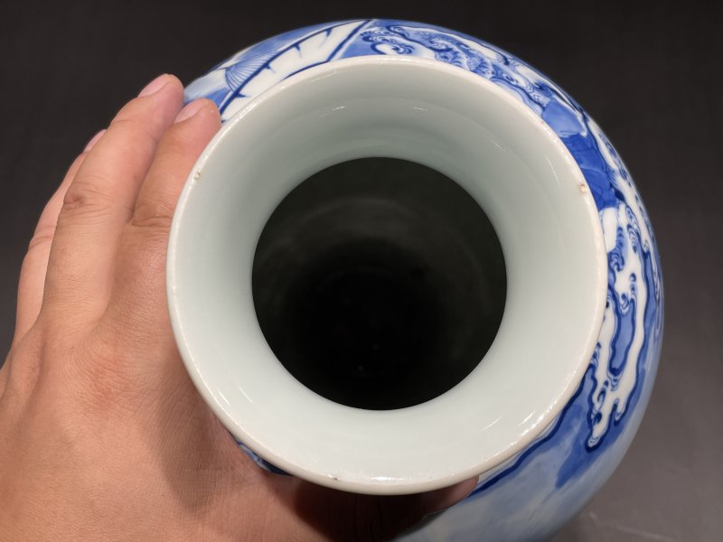 清宣统 青花踏雪寻梅梅瓶 - 图10