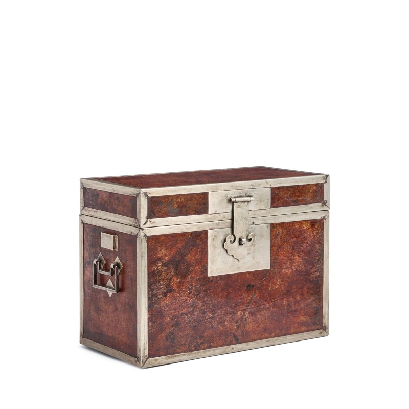 十九世紀 中國北方 獸皮白銅飾小箱 | AN ANIMAL SKIN DOCUMENT BOX