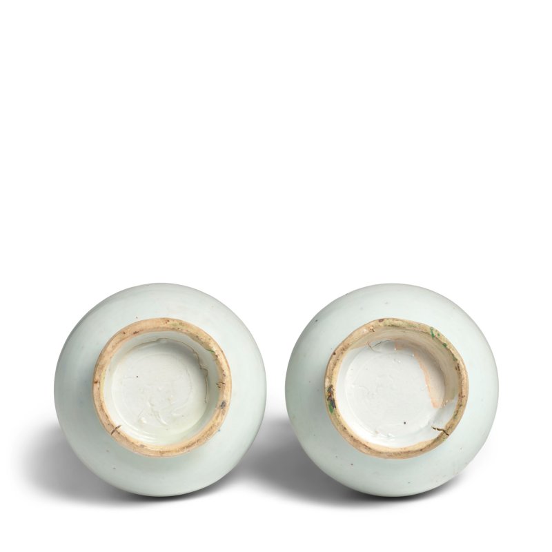 元 青白釉龍耳連環瓶一對 | A PAIR OF QINGBAI-GLAZED VASES WITH DRAGON RING HANDLES - 图6