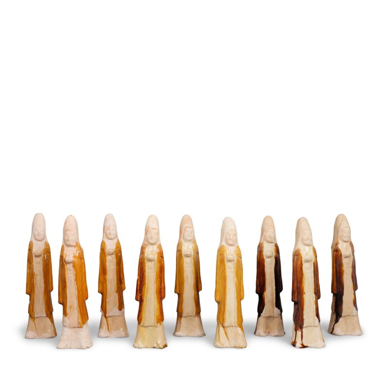 唐 褐彩武士立俑一組九件 | A GROUP OF NINE AMBER-GLAZED POTTERY FIGURES