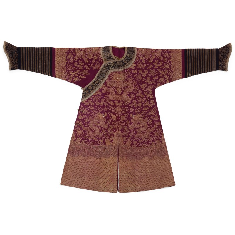 晚清 紫地织金龙袍 | A PURPLE-GROUND BROCADE 'DRAGON' ROBE - 图3