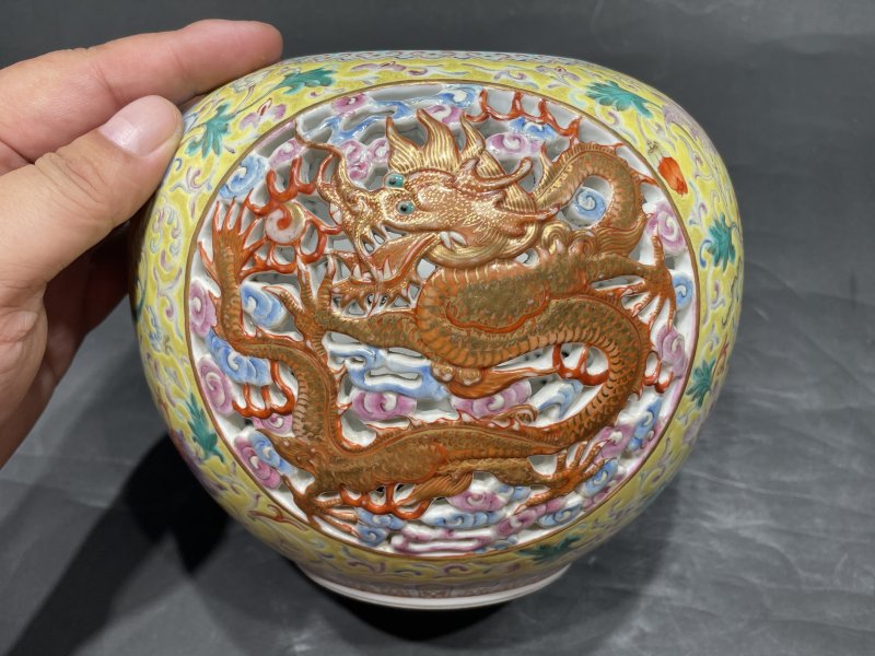 民国 粉彩镂空龙纹转心瓶 - 图7