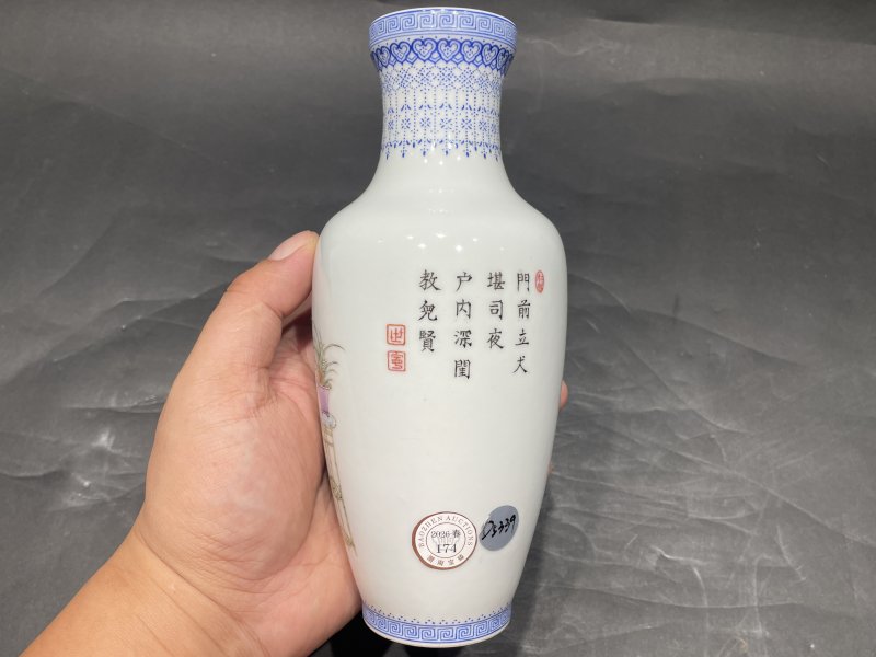 民国 珐琅彩教子图人物故事图赏瓶（带老盒） - 图5