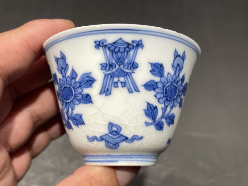 清康熙 浆胎青花菊托八宝纹杯一对 - 图6