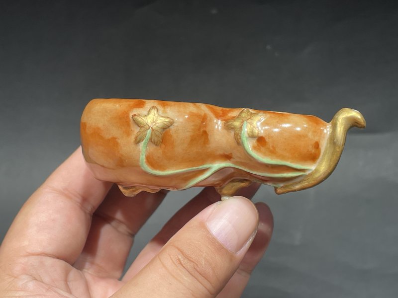 清乾隆 粉彩癞瓜葫芦形水洗（带原木座） - 图4