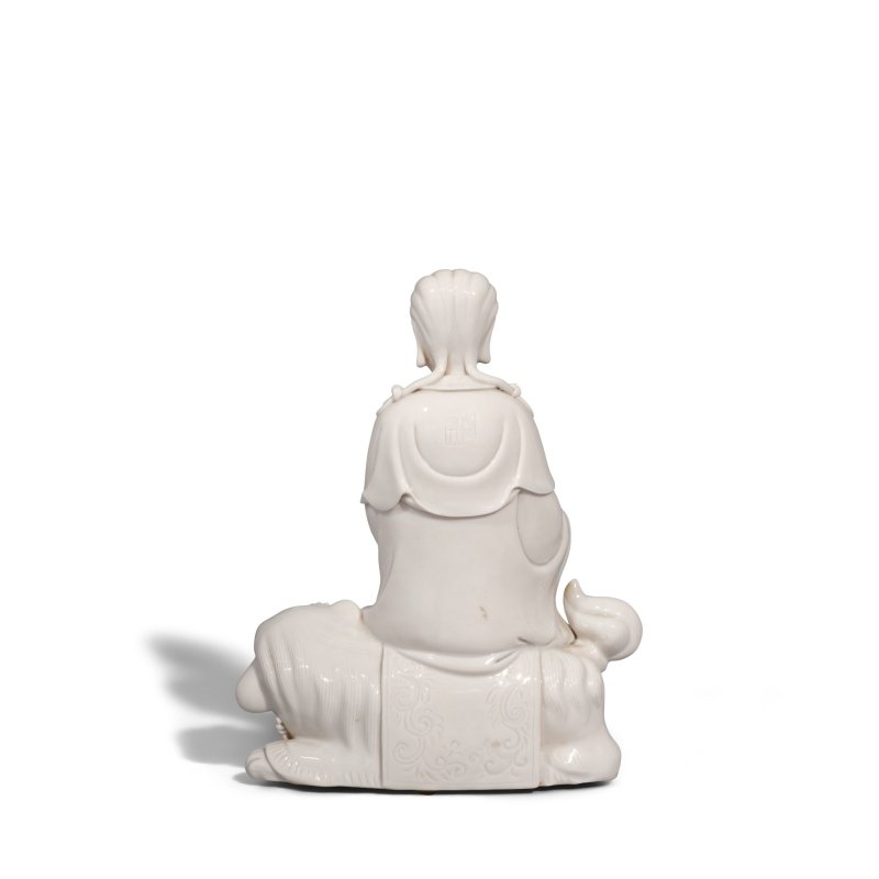 晚清 德化白釉觀音坐像 | A DEHUA FIGURE OF SEATED GUANYIN - 图3