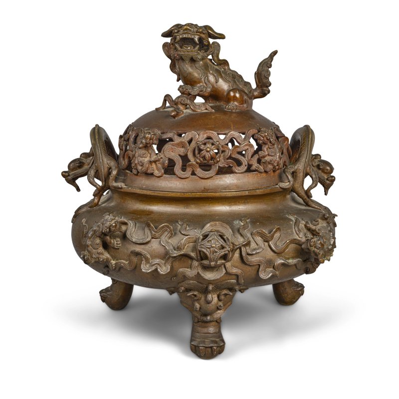 十八/十九世紀 銅雙龍耳三足大熏爐 | A MASSIVE BRONZE CENSER AND COVER - 图4