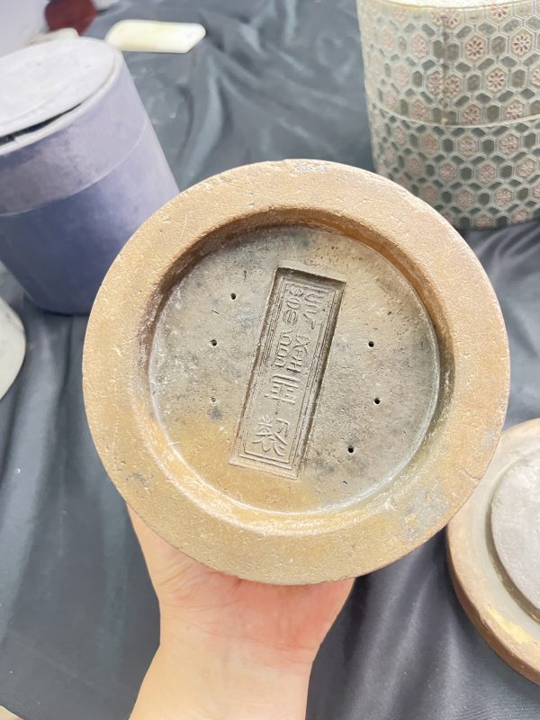 “龙吟虎啸”澄泥蛐蛐罐一对（附囊套） - 图7