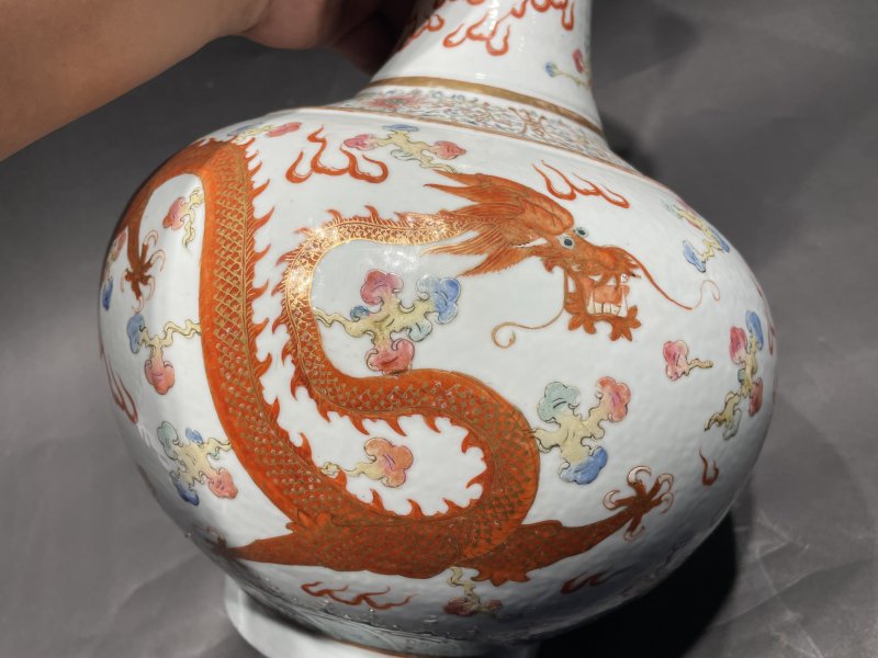 清光绪 粉彩云龙纹赏瓶 - 图9