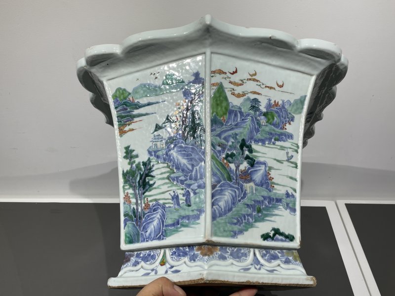 清康熙 斗彩山水人物六角棱口大花盆 - 图11