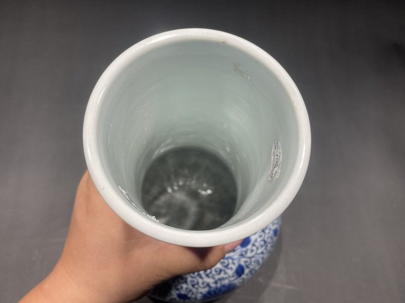 清康熙 青花缠枝莲纹直颈瓶 - 图10