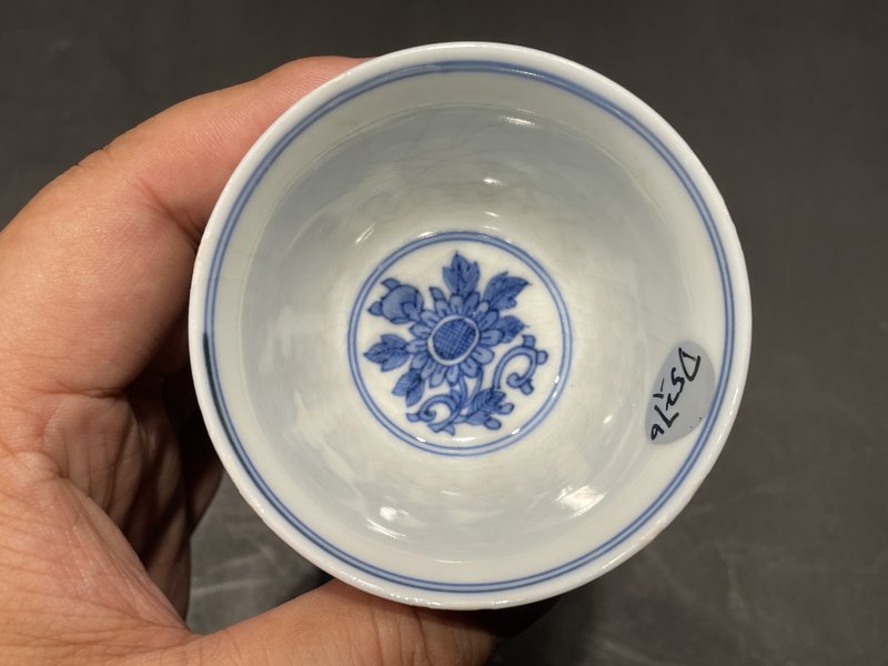 清康熙 浆胎青花菊托八宝纹杯一对 - 图7