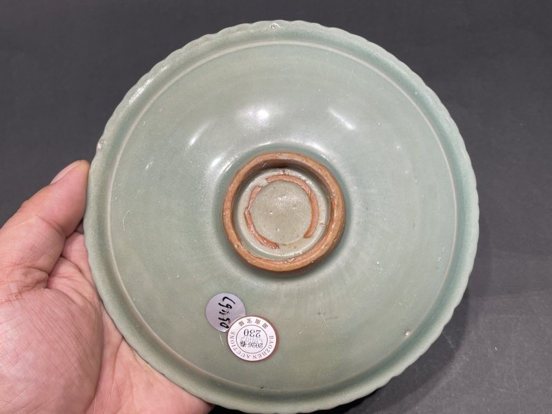 明 龙泉窑粉青釉菊瓣花口刻花盘 - 图7