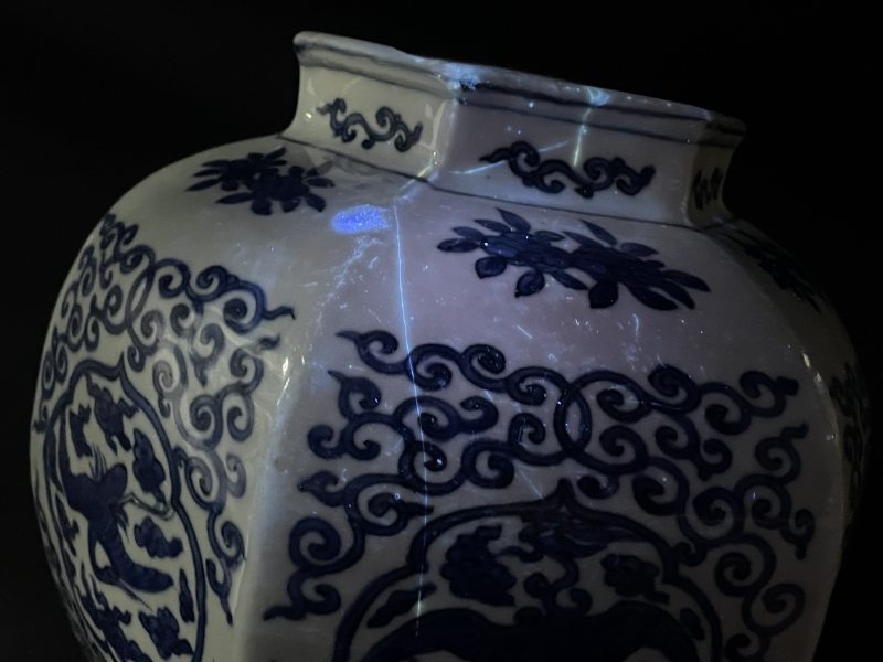 明万历 青花开光六方凤纹罐 - 图11