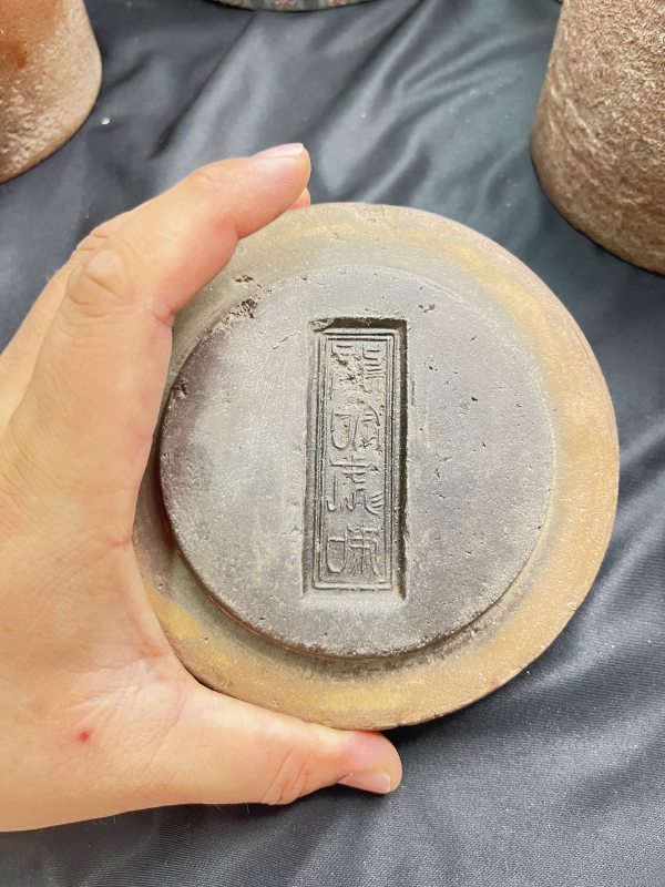 “龙吟虎啸”澄泥蛐蛐罐一对（附囊套） - 图8