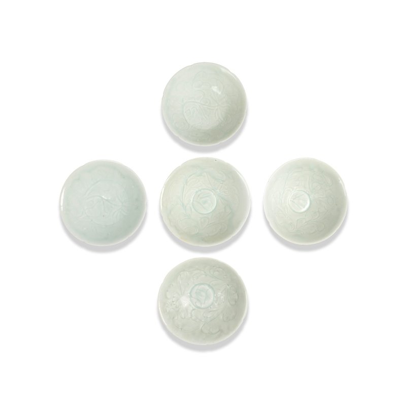宋 青白釉刻花卉紋盤一組五件 | A GROUP OF FIVE QINGBAI 'FLORAL' LOBED DISHES