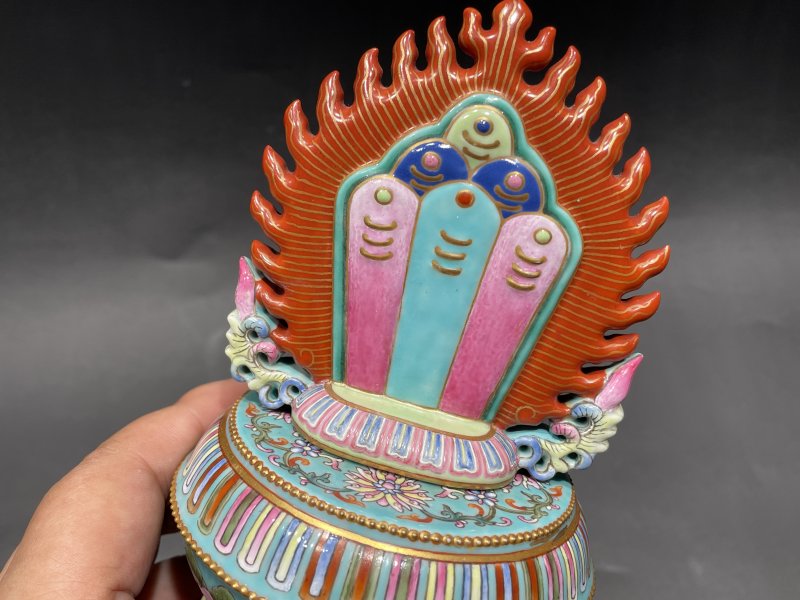 清乾隆 御制绿地洋彩描金八吉祥供器 - 图6